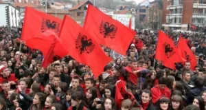 Петър Низамов : Нека постоят гладни “античките македонци” Не боят а гладът оправя ! 2023 Петър Низамов : Нека така действат "античките македонци"! Нека закриват културните ни клубове! Те и без това нямаха шанс в тази дивашка страна с население, живеещо в племенно-общинния строй.